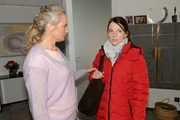 Lilly (Iris Mareike Steen, r.) sucht wegen ihrer Bulimie-Erkrankung Hilfe bei ihrer Mutter Maren (Eva Mona Rodekirchen).