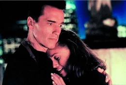 Arnold Schwarzenegger als Eraser (John Kruger) und Vanessa Williams als Lee Cullen