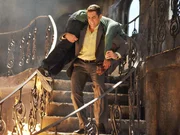 Eric (Adam Rodriguez) und seine Kollegen versuchen bei einem Hausbrand zu retten, was noch zu retten ist...