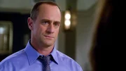 Elliot Stabler (Christopher Meloni) hat jede Menge Arbeit: Auf einer Privatparty wurde eine junge Frau vergewaltigt und get&ouml;tet. Bei den anwesenden Personen war das Opfer nicht sehr beliebt, so dass viele Party-G&auml;ste ein Motiv h&auml;tten...