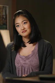 Macht sich Sorgen um ihre Freundin: Amy (Chelsea Ansell) ... Macht sich Sorgen um ihre Freundin: Amy (Chelsea Ansell) ...