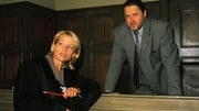 Der Angeklagte Wolf Schuhmann (Michael Brandner) mit seiner Verteidigerin (Angela Neumann).