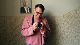 Pawel Talankin, genannt Pascha, wird Zeuge, wie radikal sich Schulen in Russland durch Putins neue Politik der patriotischen Erziehung ver&auml;ndern.