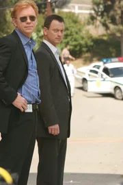 Det. Taylor (Gary Sinise, r.) vom CSI: NY, der den Darius-Fall von fr&uuml;her kennt, kommt nach Miami und schlie&szlig;t sich Horatio (David Caruso, l.) an ...