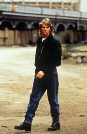 MacGyver: Endstation Hölle – Im Rotlichtviertel macht sich MacGyver (Richard Dean Anderson) auf die Suche nach der entführten Tochter seines Freundes. MacGyver: Endstation Hölle – Im Rotlichtviertel macht sich MacGyver (Richard Dean Anderson) auf die Suche nach der entführten Tochter seines Freundes.
