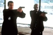 Detective Jim Campbell (Keenen Ivory Wayans, re.) und Lt. Jack Cole (Steven Seagal) jagen einen Serienkiller in L.A.