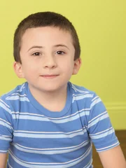 (1. Staffel) - Brick Heck (Atticus Shaffer) ist das Nesth&auml;kchen der Familie und ist als intelligenter B&uuml;cherwurm so etwas wie das schwarze Schaf der Familie ...