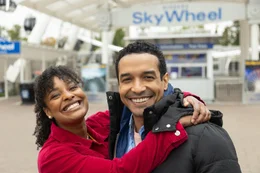 Emily (Jinesea Bianca Lewis) und Keegan (Bert Cardozo)  +++ Die Verwendung des sendungsbezogenen Materials ist nur mit dem Hinweis und Verlinkung auf RTL+ gestattet. +++