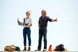 Per Anhalter nach Venedig: Veronika (Tanja Wedhorn) und Piet (Heino Ferch) m&uuml;ssen improvisieren.