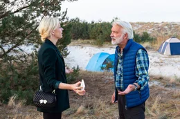 Kalle (Christoph M. Ohrt) und seine Managerin Tess (Isabell Gerschke) brauchen dringend einen Erfolg.