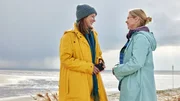 Die Frauen der Therapiegruppe kommen sich allm&auml;hlich n&auml;her. Bei einem Spaziergang am Strand entschuldigt sich Doris (Tanja Schleiff, r.) bei Suse (Silke Bodenbender, l.) f&uuml;r ihre &uuml;bergriffigen Kommentare.
