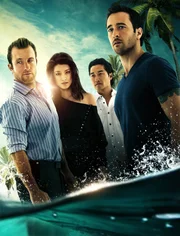 (7. Staffel) - K&auml;mpfen gegen das organisierte Verbrechen auf Hawaii: Steve (Alex O'Loughlin, r.), Danny (Scott Caan, l.), Chin (Daniel Dae Kim, 2.v.r.) und Kono (Grace Park, 2.v.l.)