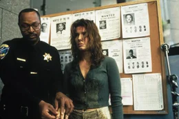 Als Computerexpertin Angela (Sandra Bullock) eine Diskette mit einem geheimnisvollen Entschl&uuml;sselungsprogramm analysieren soll, kommt sie dabei einer einflussreichen Organisation von Daten-Terroristen gef&auml;hrlich nahe..
