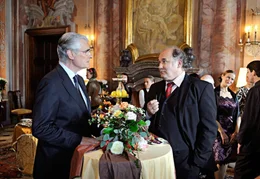 Mark Degen (Sky Du Mont, li.) f&uuml;hlt dem korrupten Professor Fuhrmann (Karl Fischer) auf den Zahn.