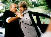 Jan Balbeck (Sigmar Solbach) will seine Mutter dem Einfluß Kittys entziehen und entführt seine Mutter, um sie wieder ganz in seiner Gewalt zu haben. Achim Lauritzen (Wilfried Baasner), der davon Wind bekommt, rechnet mit Jan ab. Jan Balbeck (Sigmar Solbach) will seine Mutter dem Einfluß Kittys entziehen und entführt seine Mutter, um sie wieder ganz in seiner Gewalt zu haben. Achim Lauritzen (Wilfried Baasner), der davon Wind bekommt, rechnet mit Jan ab.