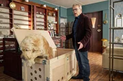 Ein Hund holt Elmar (J&uuml;rgen Heinrich) aus der Komfortzone.