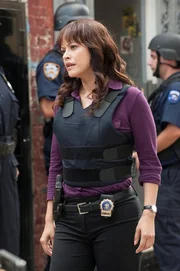 Marisa Ramirez als Det. Maria Baez