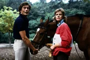 Uschi (Anja Schüte) und Graf Lehnfeld (Christoph Piesk) verbindet ein gemeinsames Hobby - das Reiten. Uschi (Anja Schüte) und Graf Lehnfeld (Christoph Piesk) verbindet ein gemeinsames Hobby - das Reiten.