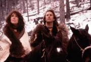 Steht mit einer Faust (Mary McDonnell), Lieutenant Dunbar (Kevin Costner)