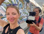 Reporterin Lena Tiedke macht den Test: Lohnt sich Blind Booking wirklich?