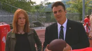 F&uuml;r Nola Falacci (Alicia Witt) und Mike Logan (Chris Noth) liegt der Verdacht nahe, dass ein Spieler des Football-Teams die unliebsame Zeugin aus dem Weg ger&auml;umt hat.