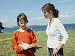 ARD AUF DEN SPUREN DER VERGANGENHEIT, Deutschland 2005, Regie Sharon von Wietersheim, am Sonntag (11.11.12) um 13:15 Uhr im Ersten. In Kate (Ursula Buschhorn) findet der mutterlose Jeffrey (Jimi Blue Ochsenknecht) endlich eine Vertrauensperson.