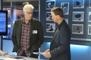 D.B. Russell (Ted Danson, l.) unterst&uuml;tzt seinen Freund und New Yorker Kollegen Mac Taylor (Gary Sinise) bei der Suche nach dessen entf&uuml;hrter Freundin.