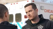 Jay Halstead (Jesse Lee Soffer, r.)