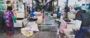 Auf dem Markt wurden Wildtiere zum Verkauf angeboten &ndash; m&ouml;gliche &Uuml;bertr&auml;ger des Virus.