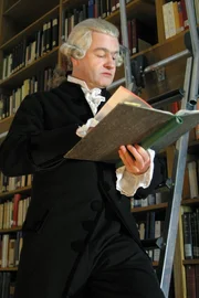 "Habe Mut, dich deines eigenen Verstandes zu bedienen." Mit diesem ber&uuml;hmten Appell kr&ouml;nte Immanuel Kant seine Definition der Aufkl&auml;rung. In unseren Spielserien wird sich der Professor (Titus Horst) aus K&ouml;nigsberg "pers&ouml;nlich" mit einer Philosophiestudentin aus der heutigen Zeit unterhalten.