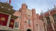 Anne Boleyn&rsquo;s Gate mit Clock Tower des Hampton Court Palace.