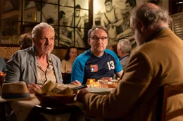 Endlich in Rimini angekommen: Die drei Freunde Edgar (Bernhard Sch&uuml;tz, li.), Peter (Reiner Bock) und Helmut (Karl Fischer)
