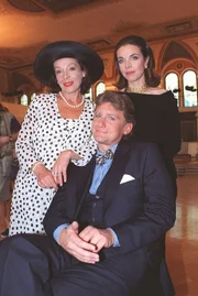 Krista Stadler (Frau Sommer), Rainhard Fendrich (Fr&ouml;hlich), Nicolin Kunz (Angela).