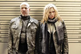 Mit Mehl eingestaubt: So wie sie sind, werden von dem im Dauerclinch liegenden Noch-Ehepaar Ulla (Veronica Ferres) und Jan (Heiner Lauterbach) Polizeifotos gemacht.