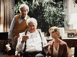 Von Kate (Ursula Buschhorn), der Tochter seines Arztes Dr. Spellman (Bernd Herzsprung, li.) erh&auml;lt der kranke Thaddeus (G&uuml;nther Schramm) endlich Neuigkeiten &uuml;ber seinen Sohn.
