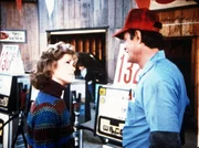 Earl (John Lawlor, r.) und Libby (Robin Dearden, l.) sind seit Jahren befreundet. K&ouml;nnte nicht vielleicht mehr daraus werden?