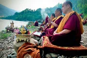 Nepal ist die Wiege des Buddhismus. Hier soll vor rund 2.500 Jahren Prinz Siddharta Gautama geboren worden sein &ndash; der Erleuchtete, der &bdquo;Buddha&ldquo;.
