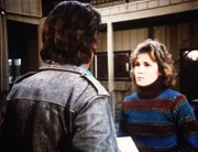 Jonathan (Michael Landon, l.) begegnet Libby (Robin Dearden, r.), der Mutter von Max, die ein kleines Hotel leitet.