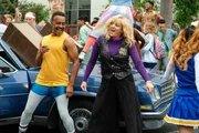 Tim Meadows (John Glascott), Wendi McLendon-Covey (Beverly Goldberg).