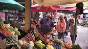 Der Polenmarkt im polnischen Nachbarort von Hohenwutzen ist vor allem bei Berlinern sehr beliebt. F&uuml;r den Friseurbesuch, f&uuml;r Physiotherapie, frisches Gem&uuml;se oder Benzin.