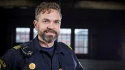 Jesse (Per Lasson) wird zu einem dringenden Einsatz in eine Schule gerufen &ndash; es ist die Schule seiner Tochter. Ohne zu wissen was ihn erwartet, betritt der Polizist das Geb&auml;ude und macht eine gef&auml;hrliche Entdeckung.