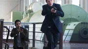 Als die Ermittler Eric Delko (Adam Rodriguez, l.) und Horatio Caine (David Caruso) den verd&auml;chtigen Vorarbeiter Luis festnehmen wollen, kann dieser aus der Zuckerraffinerie fl&uuml;chten...