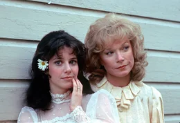 L - R: Emma Horton (DEBRA WINGER), Aurora Greenway (SHIRLEY MacLAINE)