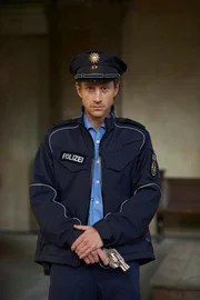 Police Officer (Maxim Mehmet)