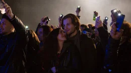 Lea (Olivia M&uuml;ller-Elmau) und Daniel (Nick Romeo Reimann) finden in Verona wieder zueinander.