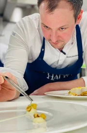 Alexander Mayer, K&uuml;chenchef des Sternerestaurants La Vall&eacute;e Verte auf Schloss Hohenhaus in Herleshausen.