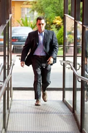 Michael (Jeffrey Donovan) hilft einem Kunsth&auml;ndler, der verfolgt wird. Als er glaubt, den Schuldigen gefunden zu haben, erf&auml;hrt er eine eigenartige Geschichte, die den Fall in einem v&ouml;llig anderen Licht erscheinen l&auml;sst.