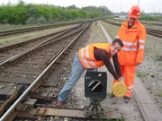 Willi will wissen, wohin ein G&uuml;terzug f&auml;hrt, wenn Waren transportiert werden. Er l&auml;sst sich von einem Bahnangestellten am M&uuml;nchner Rangierbahnhof die Arbeit erkl&auml;ren.