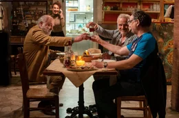 Endlich in Rimini angekommen: Die drei Freunde Helmut (Karl Fischer, li.) Edgar (Bernhard Sch&uuml;tz, Mitte) und Peter (Reiner Bock) feiern.