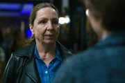 Die Kommissarin Irene Radek (Susi Stach, l.) glaubt, dass sie mit Martin Heller den wahren Täter festgenommen hat. Die Kommissarin Irene Radek (Susi Stach, l.) glaubt, dass sie mit Martin Heller den wahren Täter festgenommen hat.